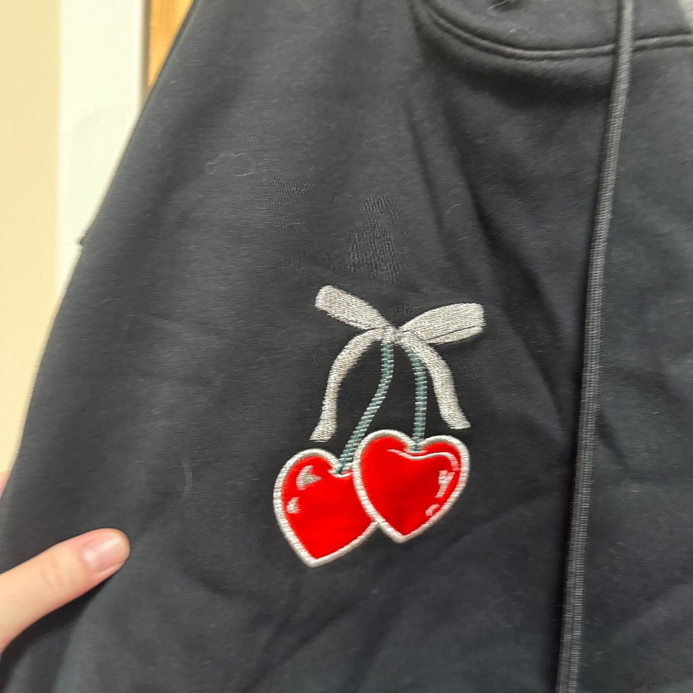 YITTY Cozy Fleece Cropped Hoodie - Limited Edition Vday - Picture 3 of 4